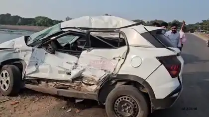 Liquor-Laden Car Collides with Truck in Bodeli, Driver Injured Liquor-Laden Car Collides with Truck in Bodeli, Driver Injured
